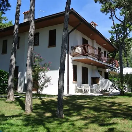 Townhouse With Private Fenced Garden