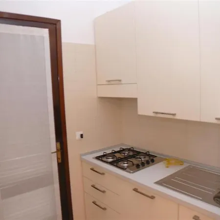 Townhouse With Private Fenced Garden Villa